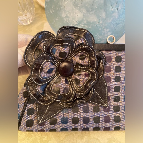 Isabella Fiore minibag with flower detail - Picture 6 of 6